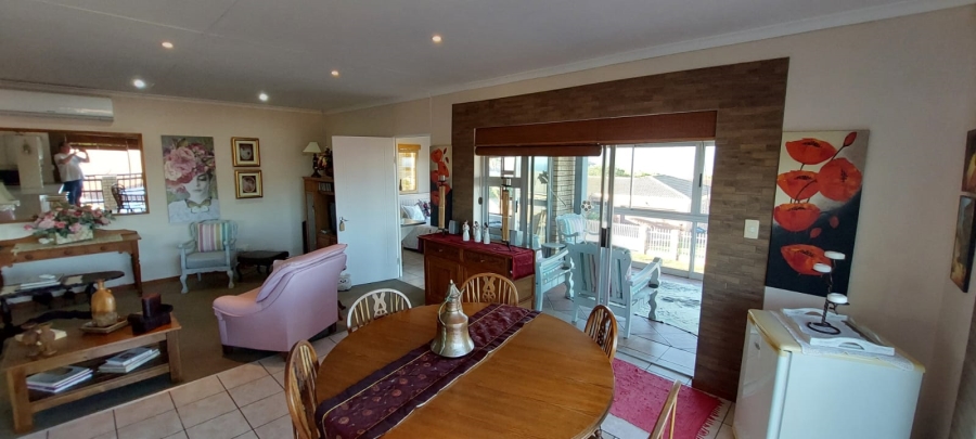 5 Bedroom Property for Sale in Wavecrest Eastern Cape